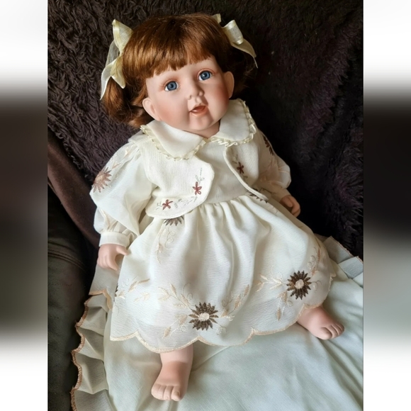 Cathay Collection Porcelain Vintage Large Baby Girl-Limited Edition - Picture 2 of 6